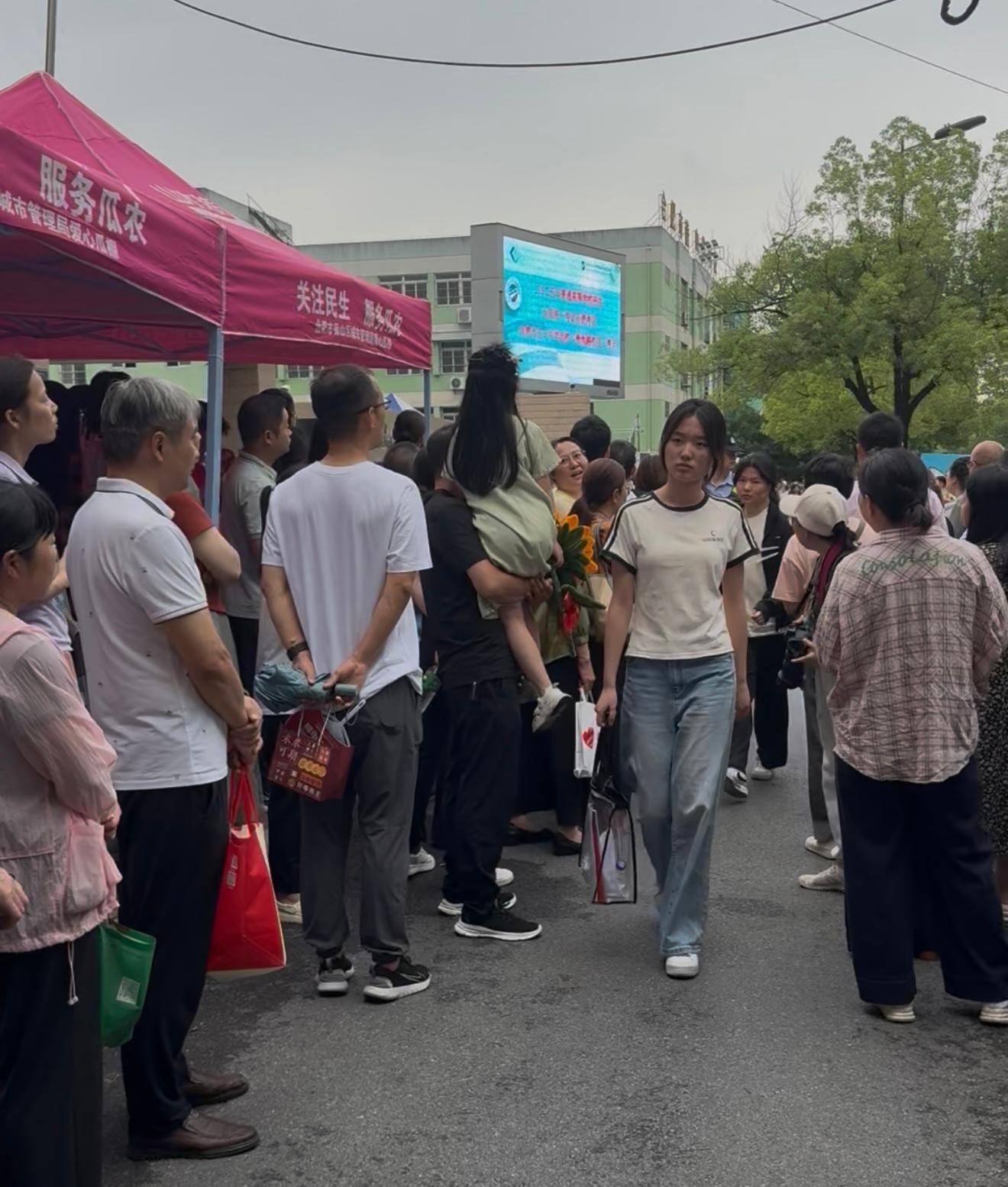 高考英语考试结束 有考生认为整体难度和去年持平