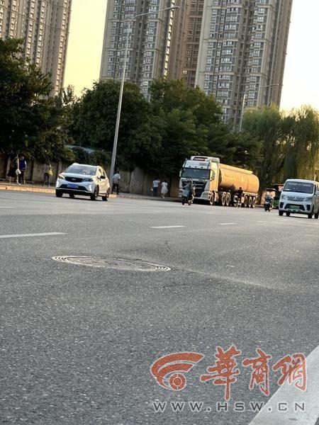 华商说法|骑车经下沉路面摔摔倒致十级伤残 市民将道路维管单位告上法庭 责任究竟如何划分？