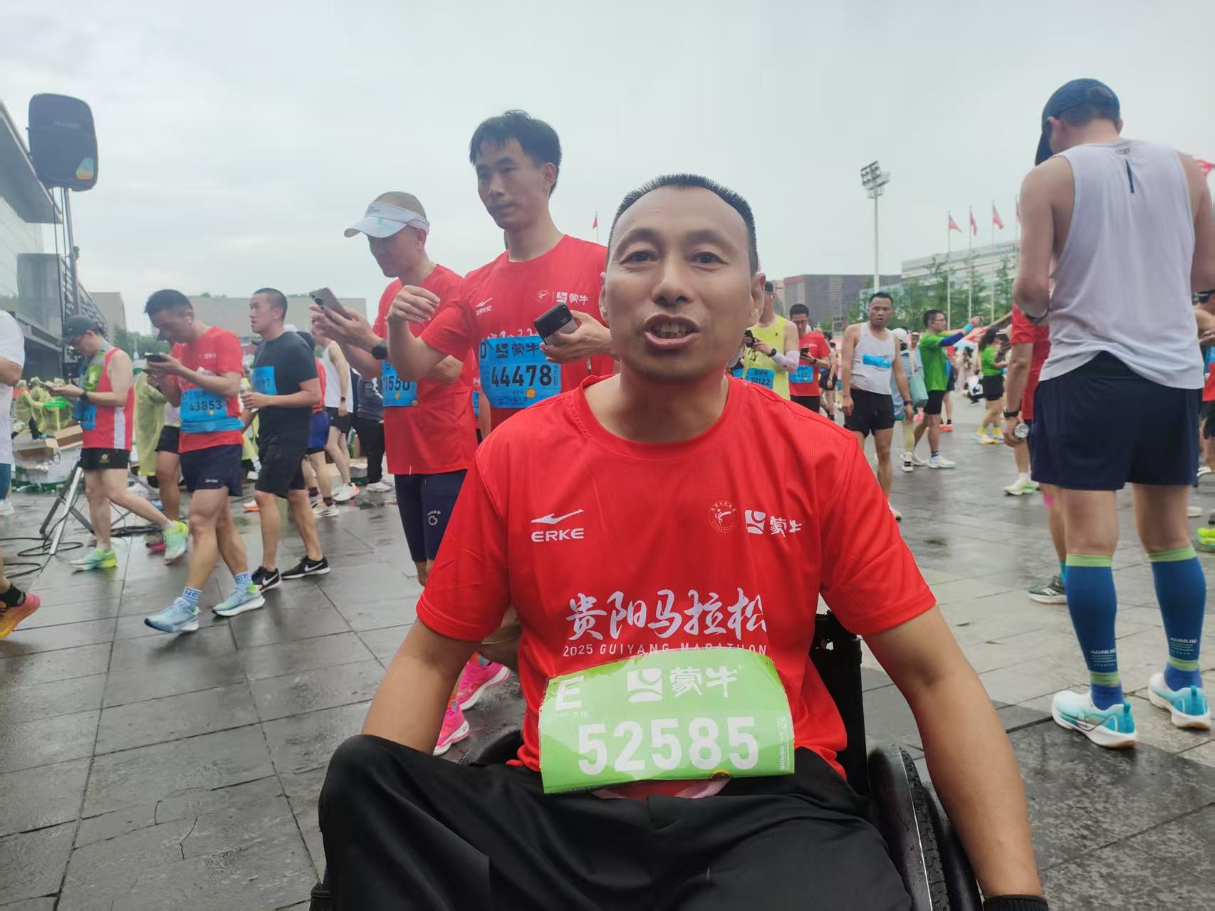 2025贵阳马拉松｜徐唐高：轮椅丈量赛道 滚动的风景线诠释生命韧性