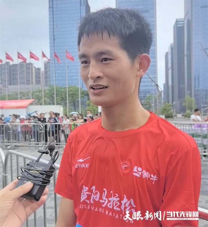 2025贵阳马拉松｜“虐到腿抖，爽到飞起！”——湖北跑者滕正清眼中的贵马“英雄十八坡”
