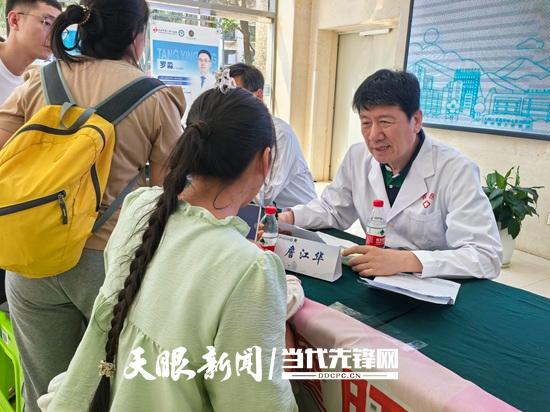 天津贵州两地医疗专家在省医开展“胆道闭锁与儿童肝移植”大型义诊活动