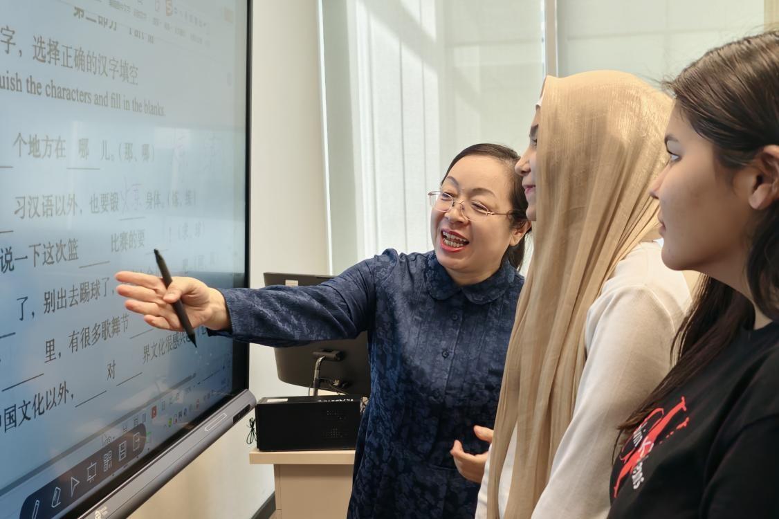 习主席的丝路故事丨习主席关心的哈萨克斯坦这所学校，现在咋样了？
