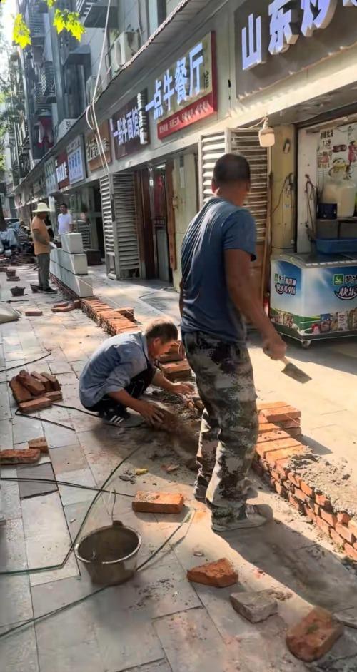 武汉一商户爆料沿街门店突然被封？官方回应：不属实，系城市更新项目征迁打围，此前已公示