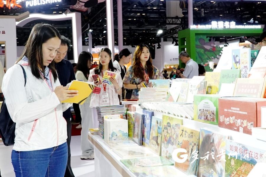 专访|颜小鹂：让世界“听得懂”且“喜欢听”！以儿童绘本形式讲述中国故事