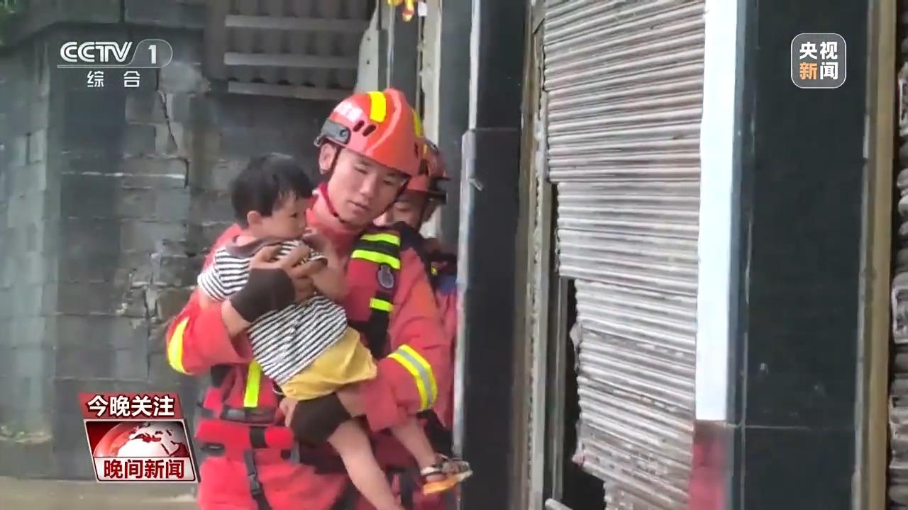 “不要怕 不用怕” 致敬！暴雨中的逆行者