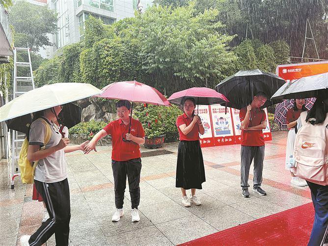 5.45万名初二学生今天“小中考”