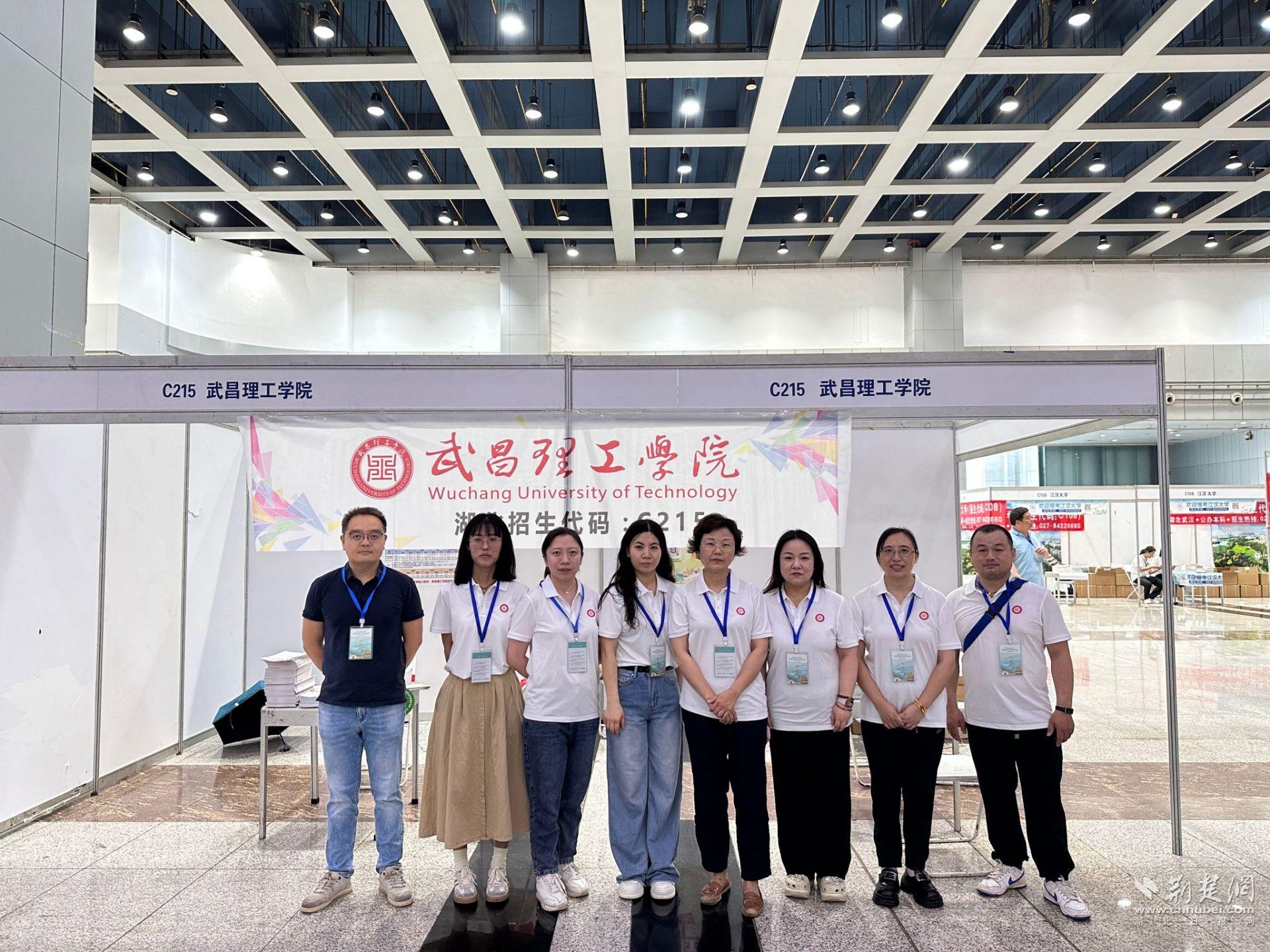 招生咨询会人气爆棚 这个专业广受热捧