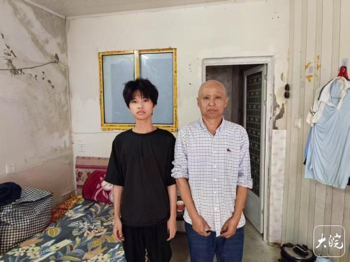 刚填完高考志愿，他就南下打工挣生活费