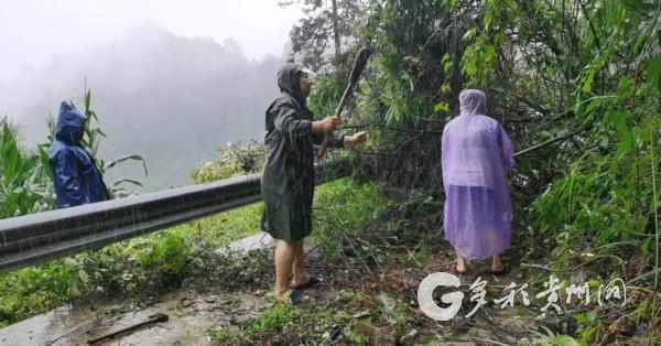 习水县程寨镇：党员冲在抢险救灾第一线