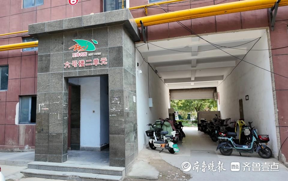 情报站丨一小区飞线充电存隐患 物业回应：将采取措施集中整治