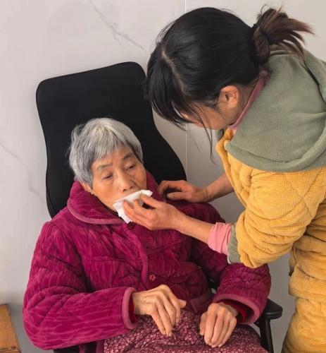 杨岐乡金鸡村何小清：十五载坚守，孝德芬芳满山乡