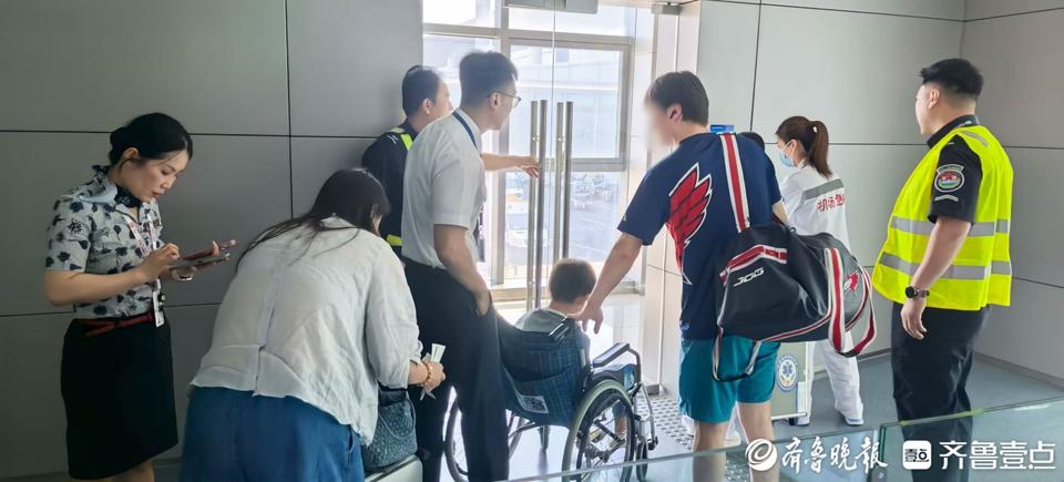 万米高空一儿童陷入昏迷，航班紧急备降青岛，空地接力成功救治