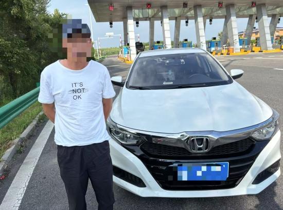 醉驾吊销驾照还敢闯高速？自作聪明躲检查，终究难逃法网！