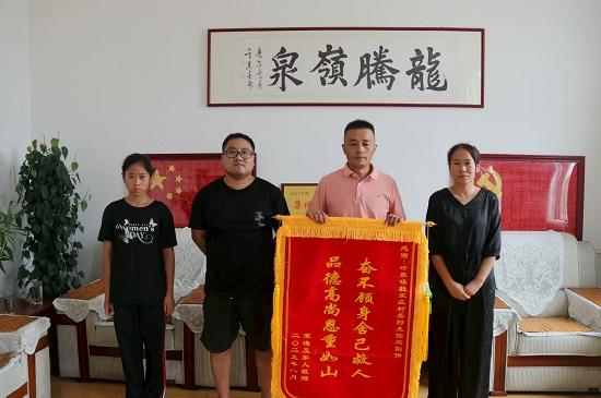 莒南县岭泉镇殷家庄村：孩童走失遇险情 村主任紧急施救暖人心