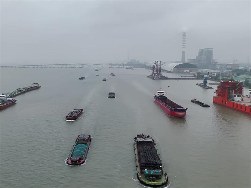 台风“竹节草”过后 南通海事高效疏导船流
