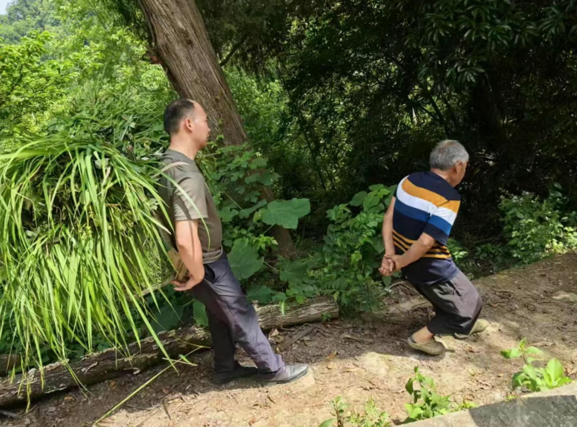 脱下军装，换上工装，他们的坚守从未褪色
