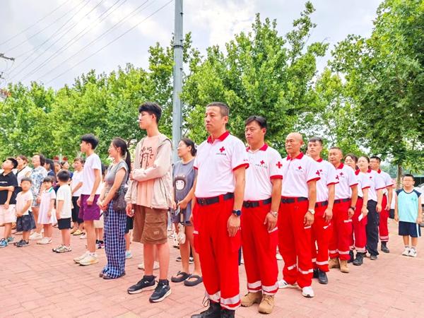 青岛平度：红十字蓝天救援队“守护生命·防溺水救生圈投放”公益活动启动