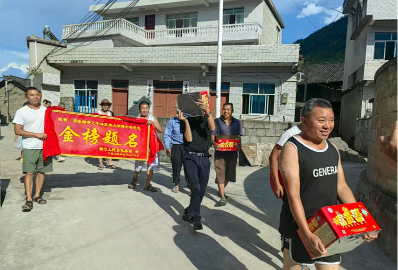 这个组里“静悄悄”，出了第一个博士竟然没办酒