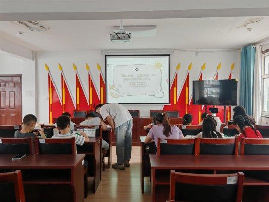 【一年四季·泉在济南·童乐缤纷暑期】济南市莱芜区凤城街道幸福社区开展“童心绘趣·创意无限”DIY涂鸦环保手提袋活动