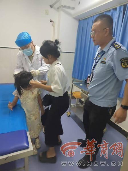 交通执法车秒变“救护车” 紧急救助河南游客