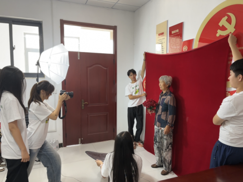 青春正当时 以服务为楫划向时代新程