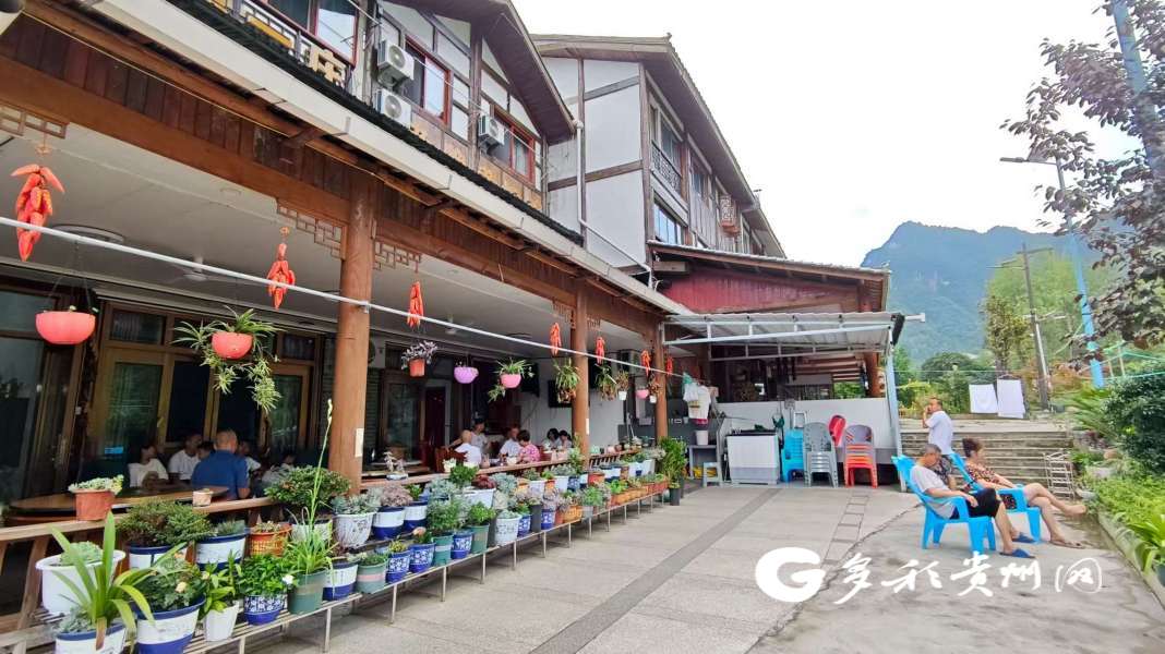 汇川“凉经济”火热 游客直呼“来了就不想走”