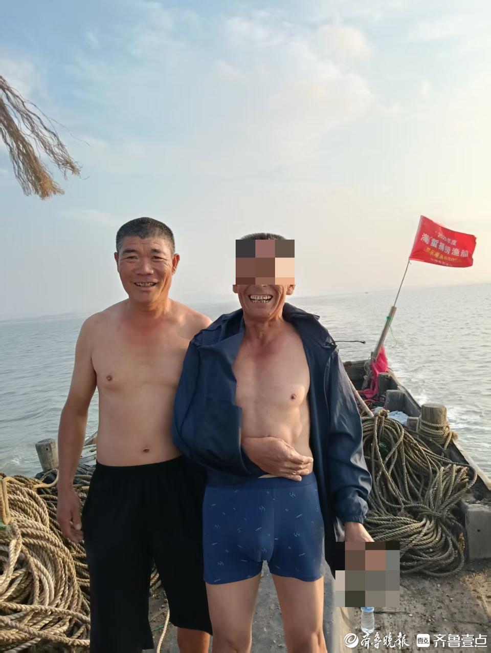 谁遇上都会这么做！一男子赶海被困海上数小时，日照渔民出手施救