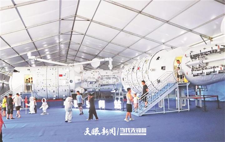 “空间站”遛娃