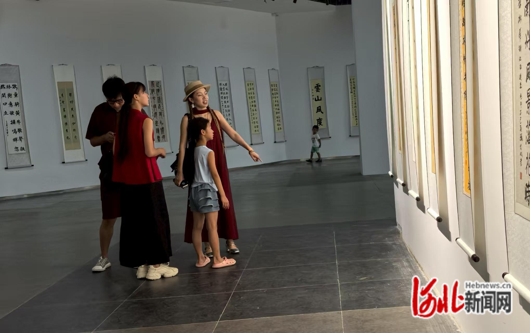 第九届丹青少年中国书画大展在秦皇岛举行