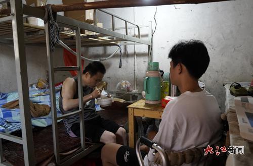 “尽孝不能等” 赣州小伙要带着爸爸上大学
