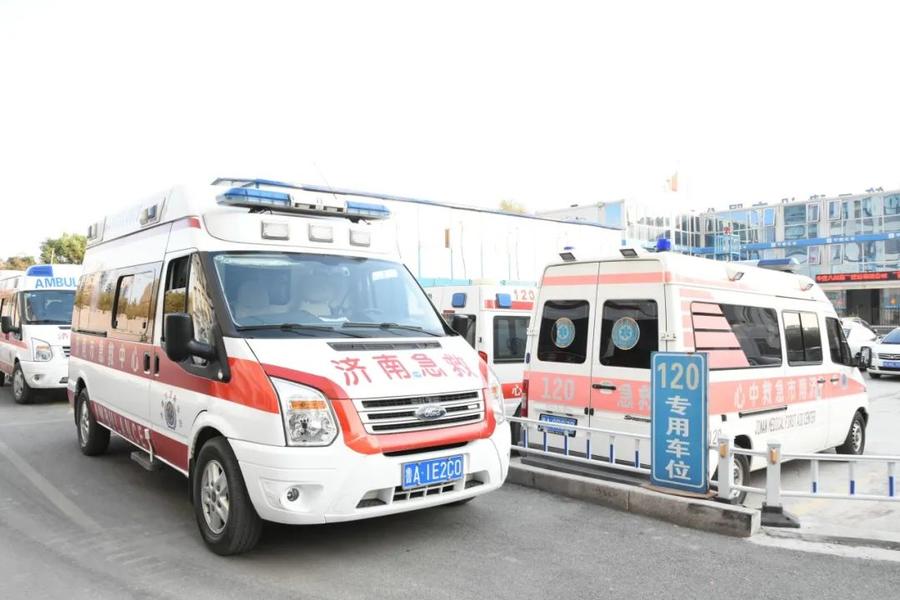 济南市三院与死神赛跑，成功挽救外籍游客生命