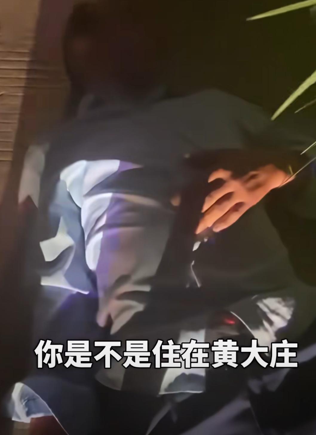 霍邱一醉汉狂飙“散装”外语 民警英汉结合“接招”