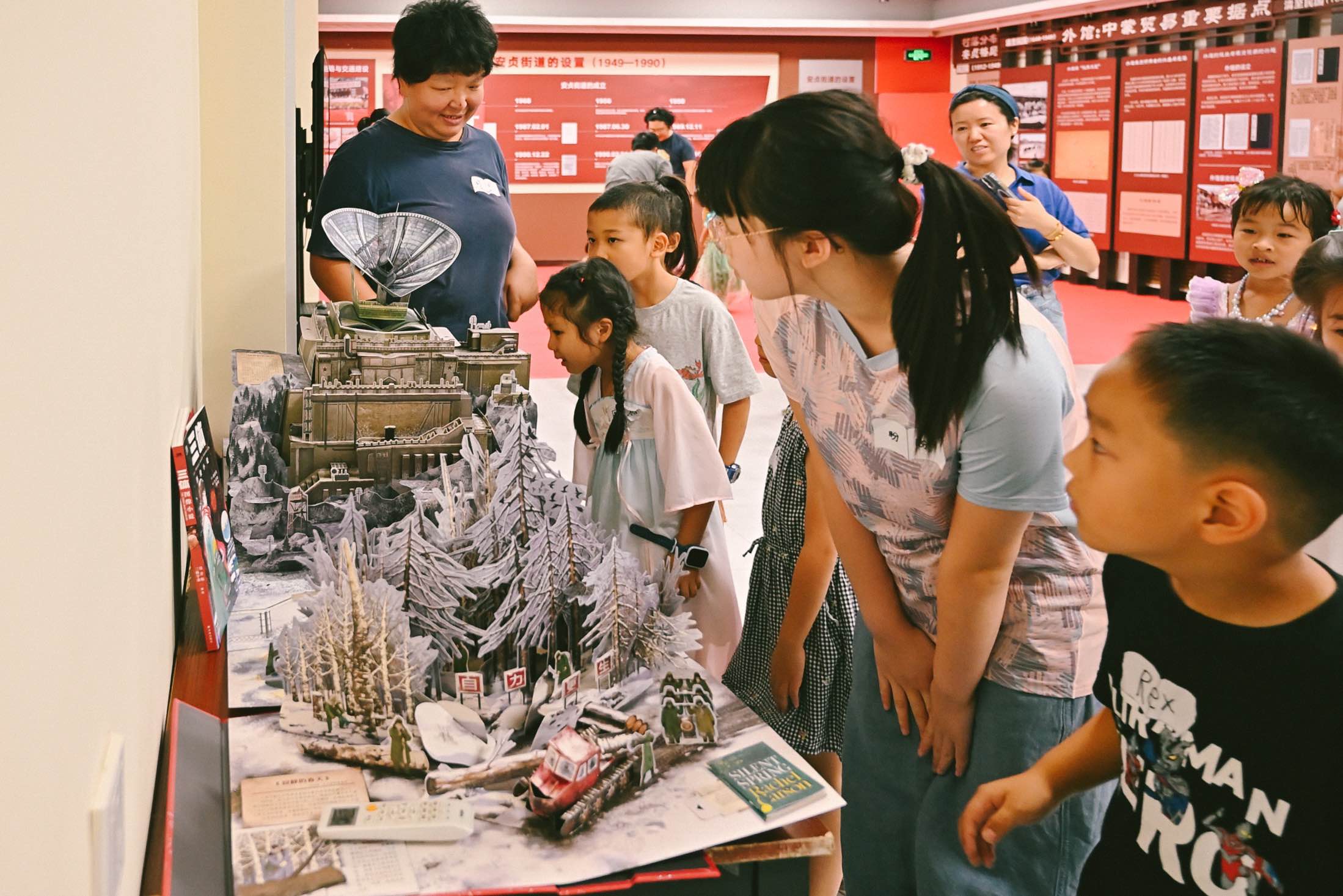 书香焕阅读推广活动持续进行，24小时自助图书馆服务受关注——朝阳区图书馆、朝阳区安贞街道分馆举办《三体》亲子创想演绎体验坊活动