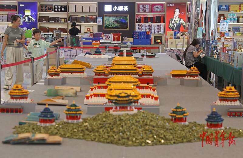 积木搭建将“中轴线”搬进商场