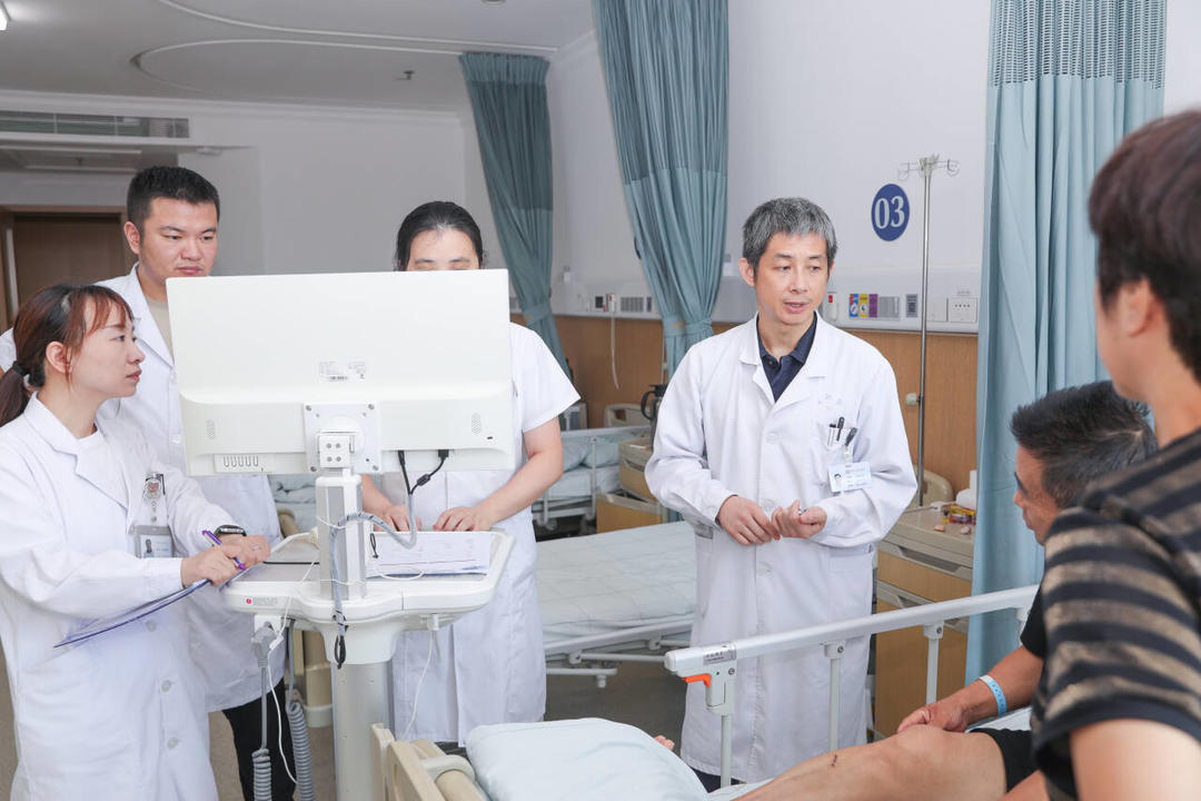 烟台毓璜顶医院BASIS取栓技术，让瘫痪老人术后顺利抬肢