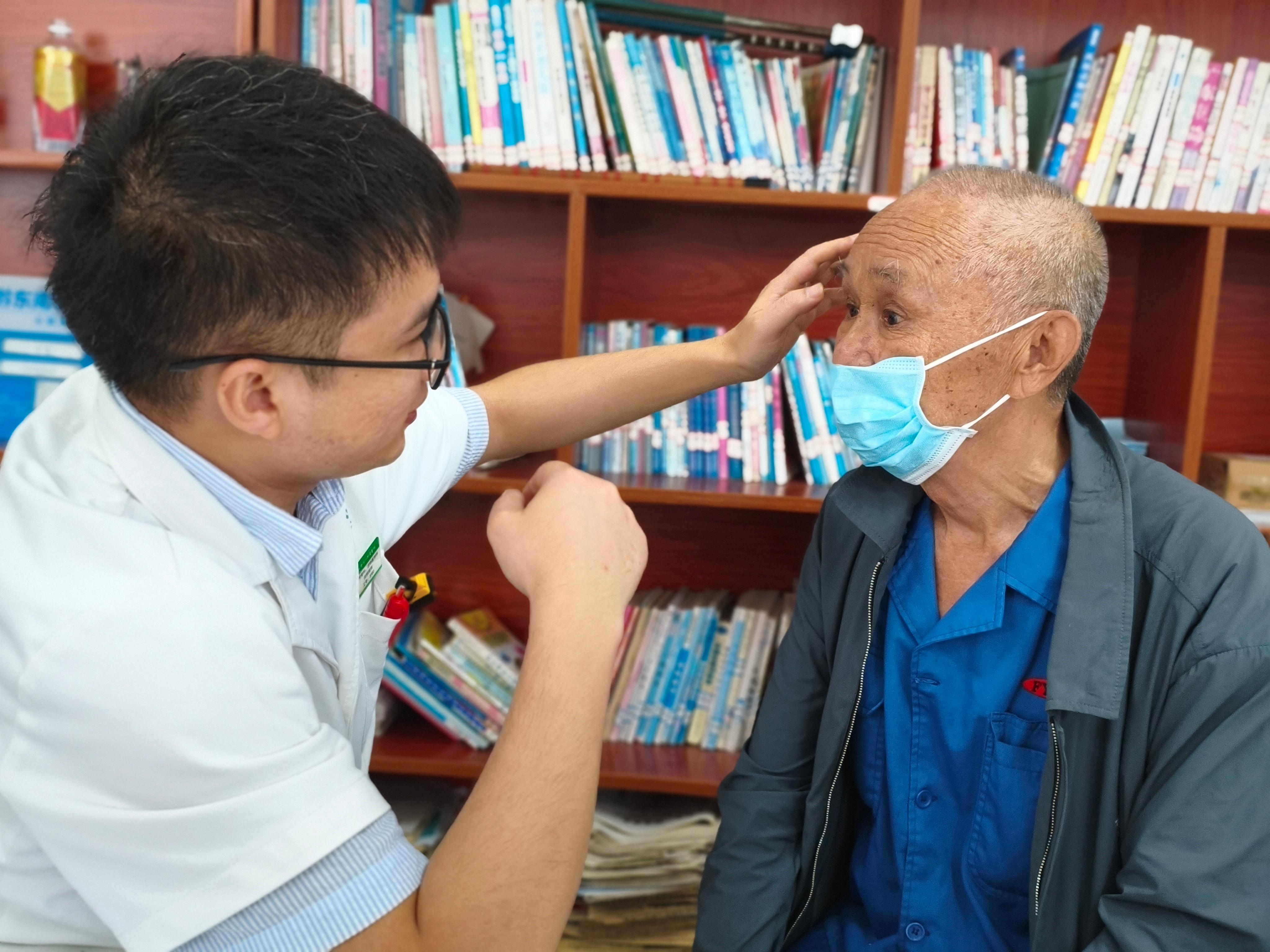 丹寨县：把尊崇写进细节 让退役军人有“医”靠