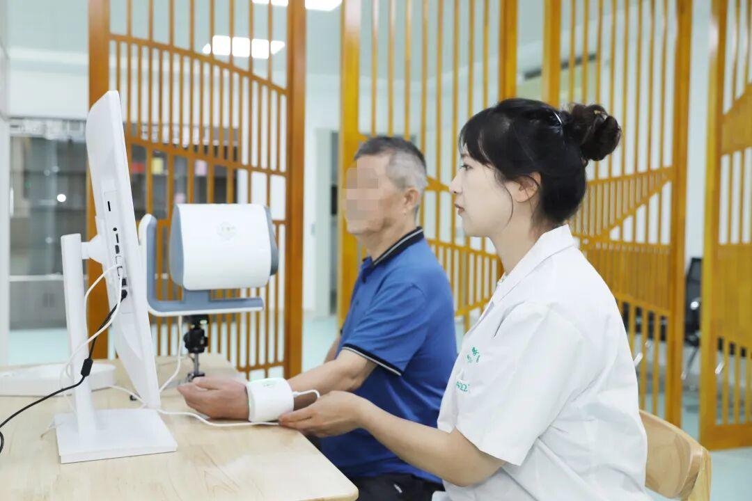 “氢”松抗衰 “云端”诊疗 泰安市中心医院长寿抗衰中心“科技范儿”十足