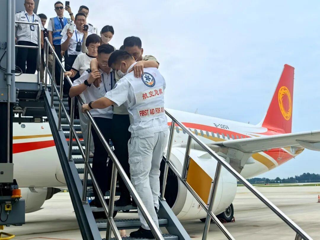 航班飞行中旅客突发心脏不适，济宁大安机场紧急接力救助