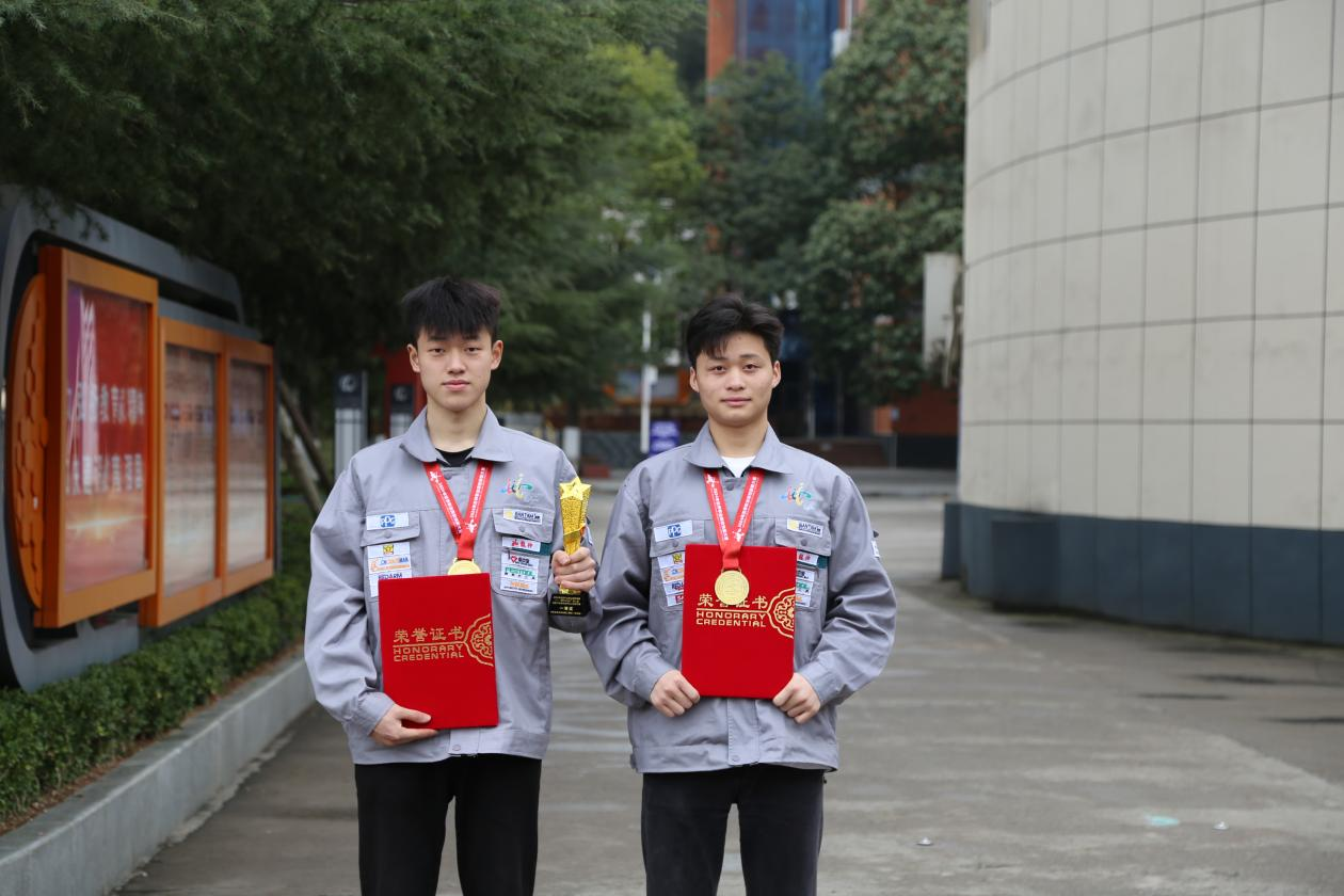 备战第三届全国技能大赛｜杨昌华：180日夜淬匠心，喷枪为笔绘青春