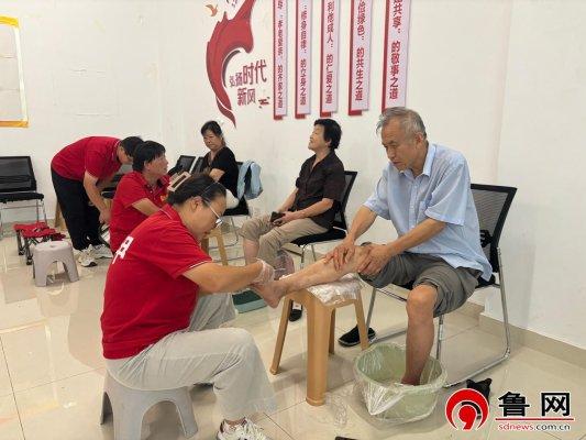 德州天衢新区宋官屯街道康博社区：开展“健康护足 暖心同行”便民修脚活动
