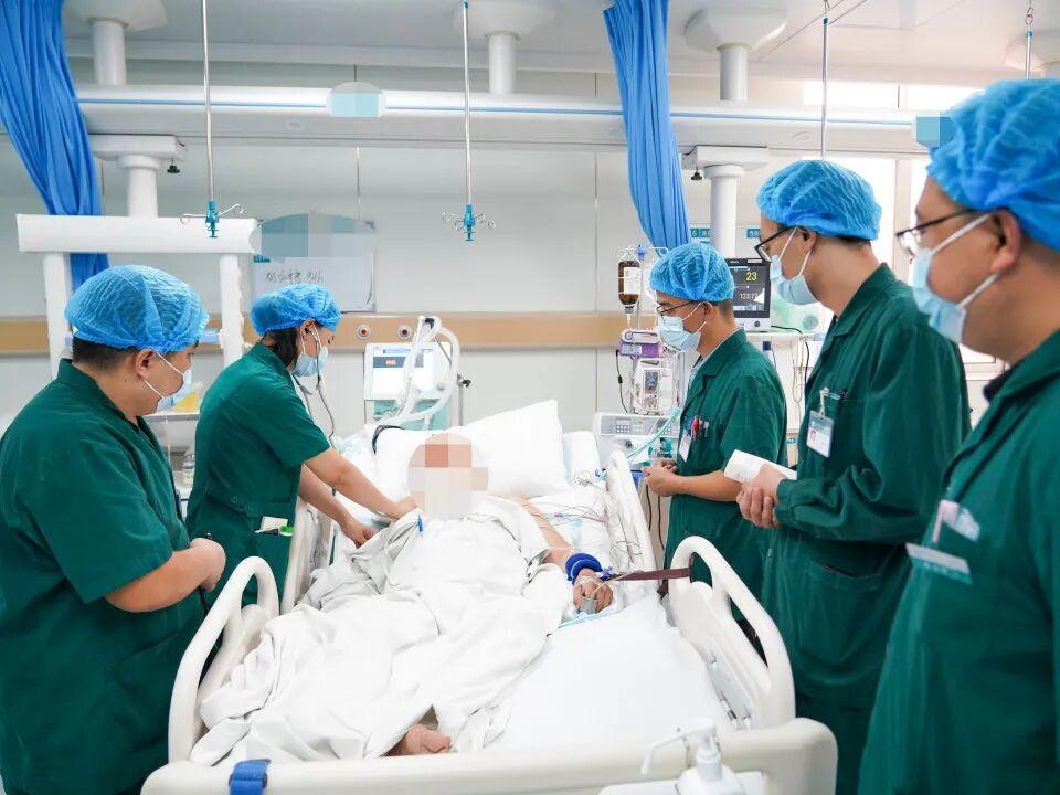 鱼竿变 “致命隐患”：男子遭电击晕厥，泰安市第一人民医院紧急施救化险为夷