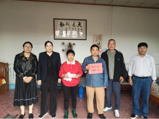 新泰市果都镇：慈善救助金点亮困难学子求学路