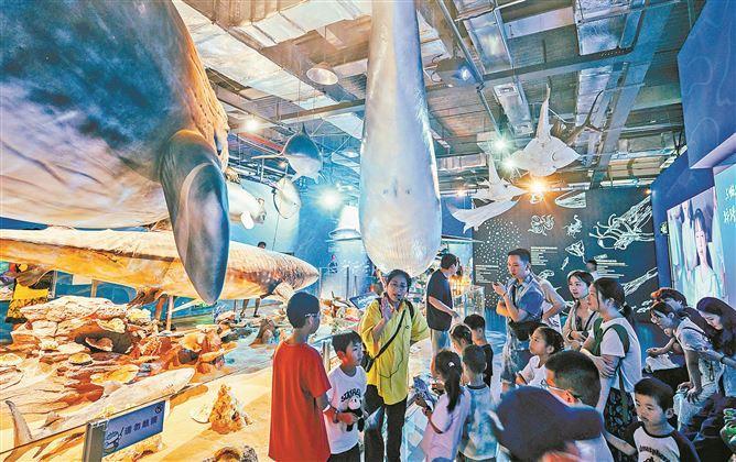 亲子共赴科学之约 厦门科技馆国庆中秋假期前四天客流量超6万人次