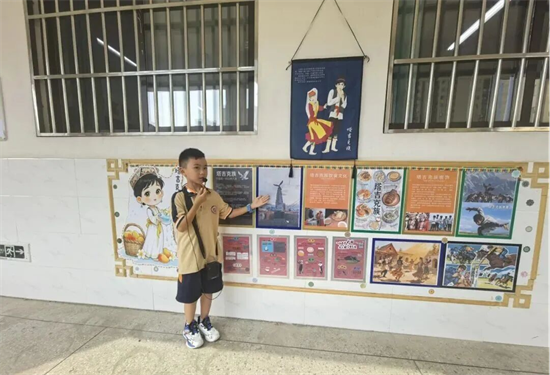 余干县第十一小学举办班级走廊文化墙展示评比活动