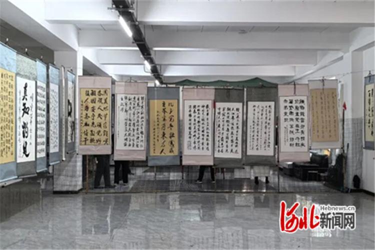 石家庄高新区北郄马社区举办书画展