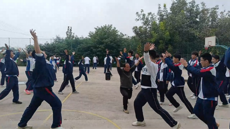 谁说跳操一定无聊？潍坊一老师爆改课间操受学生欢迎