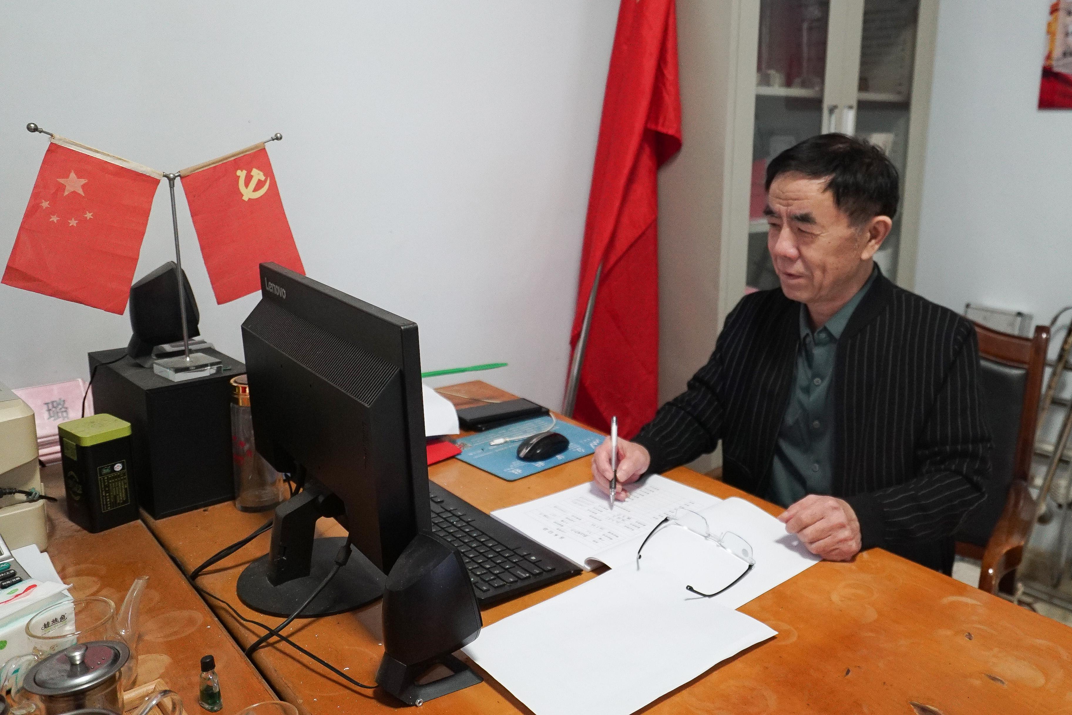 税苑先锋丨退岗不退责 靠前守初心 老党员杜庆利的“银发”担当