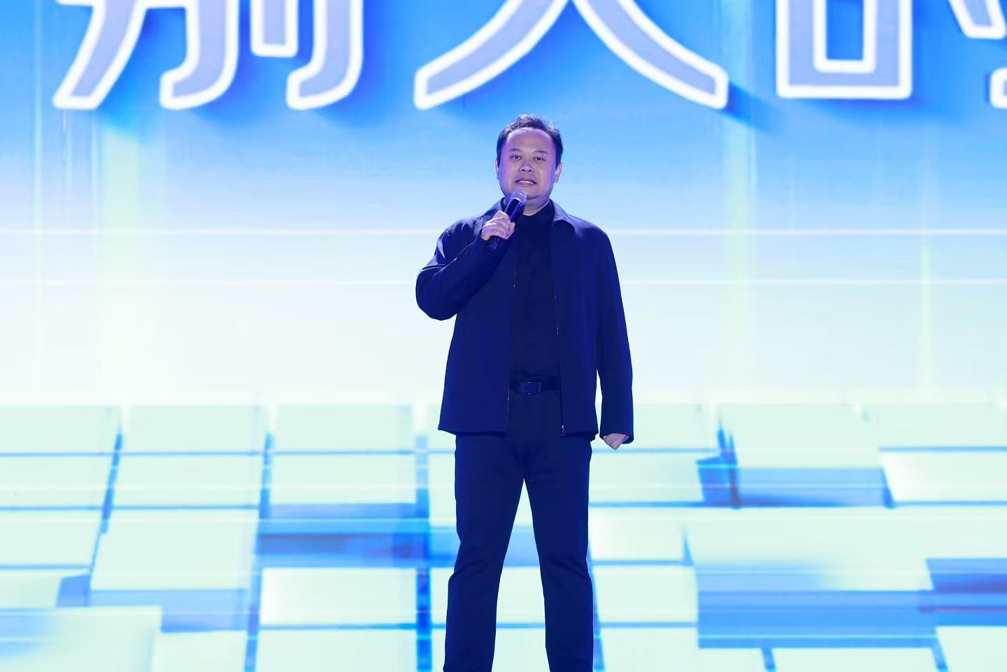 从缠绵病榻到千万粉丝,“听风的蚕”:网络文明是我们每个人的事!