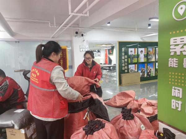 快递派件高峰 网格员来帮忙