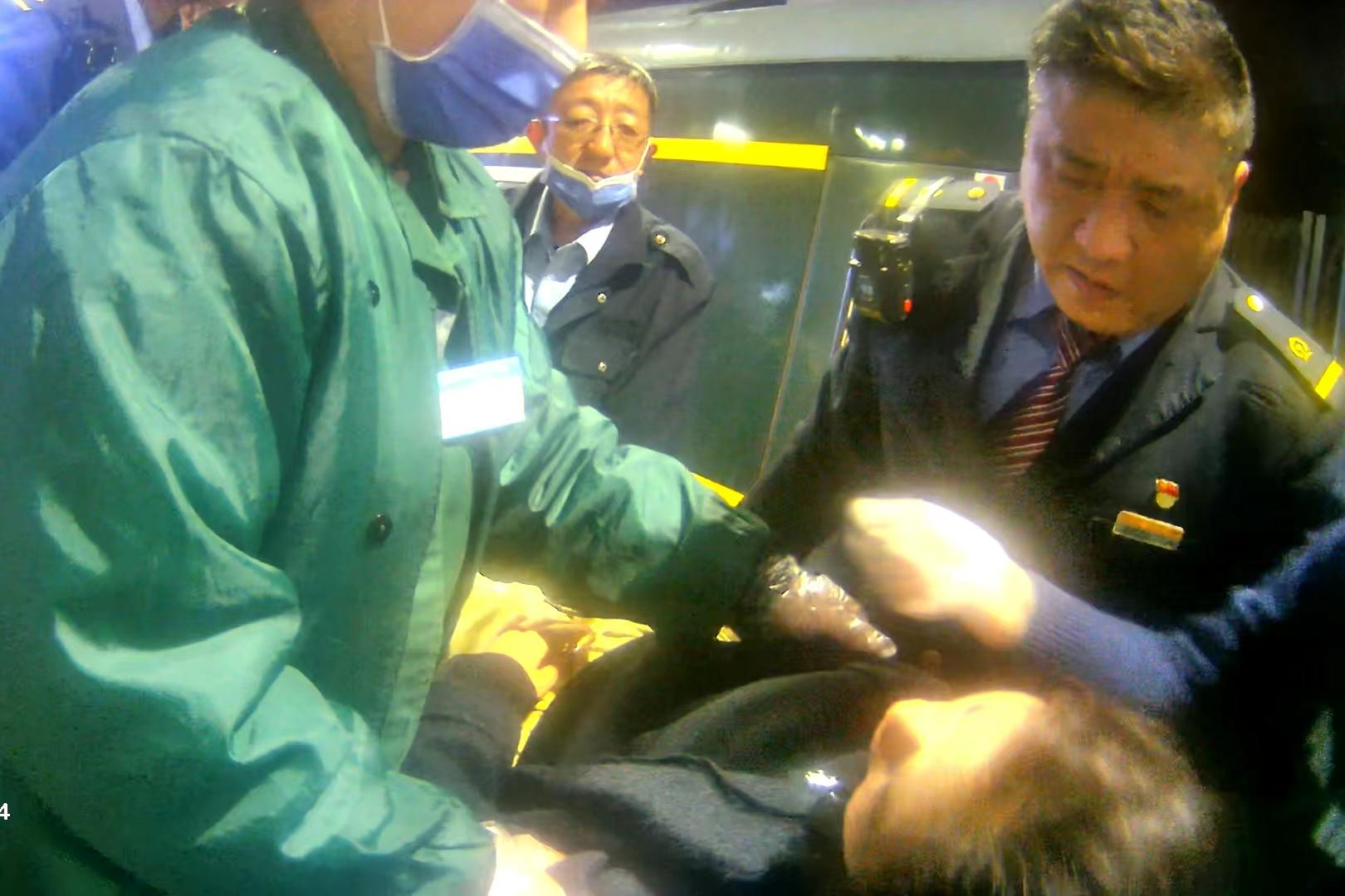 列车旅客突发疾病 淄博站紧急救助转危为安